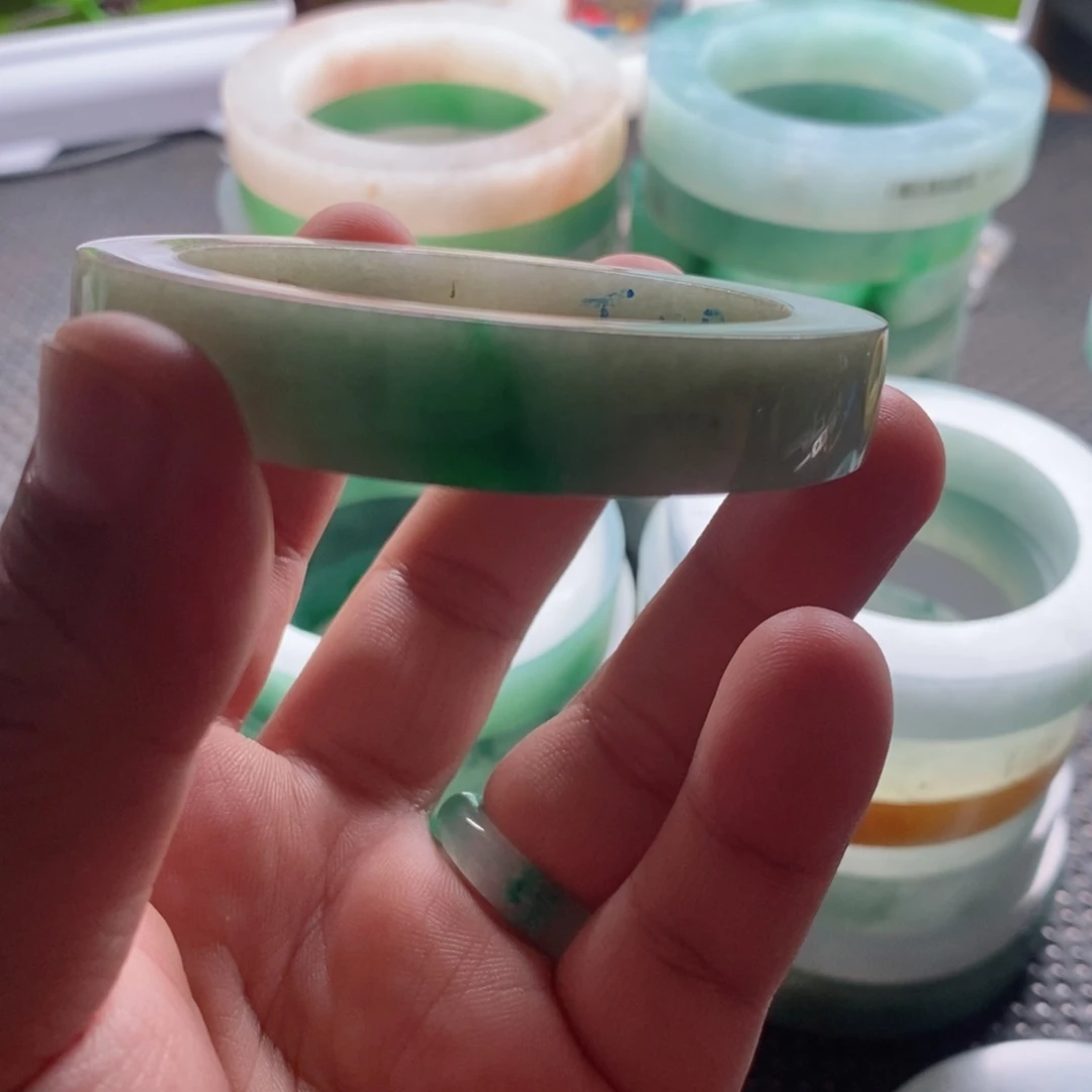未镶嵌手镯定制翡翠