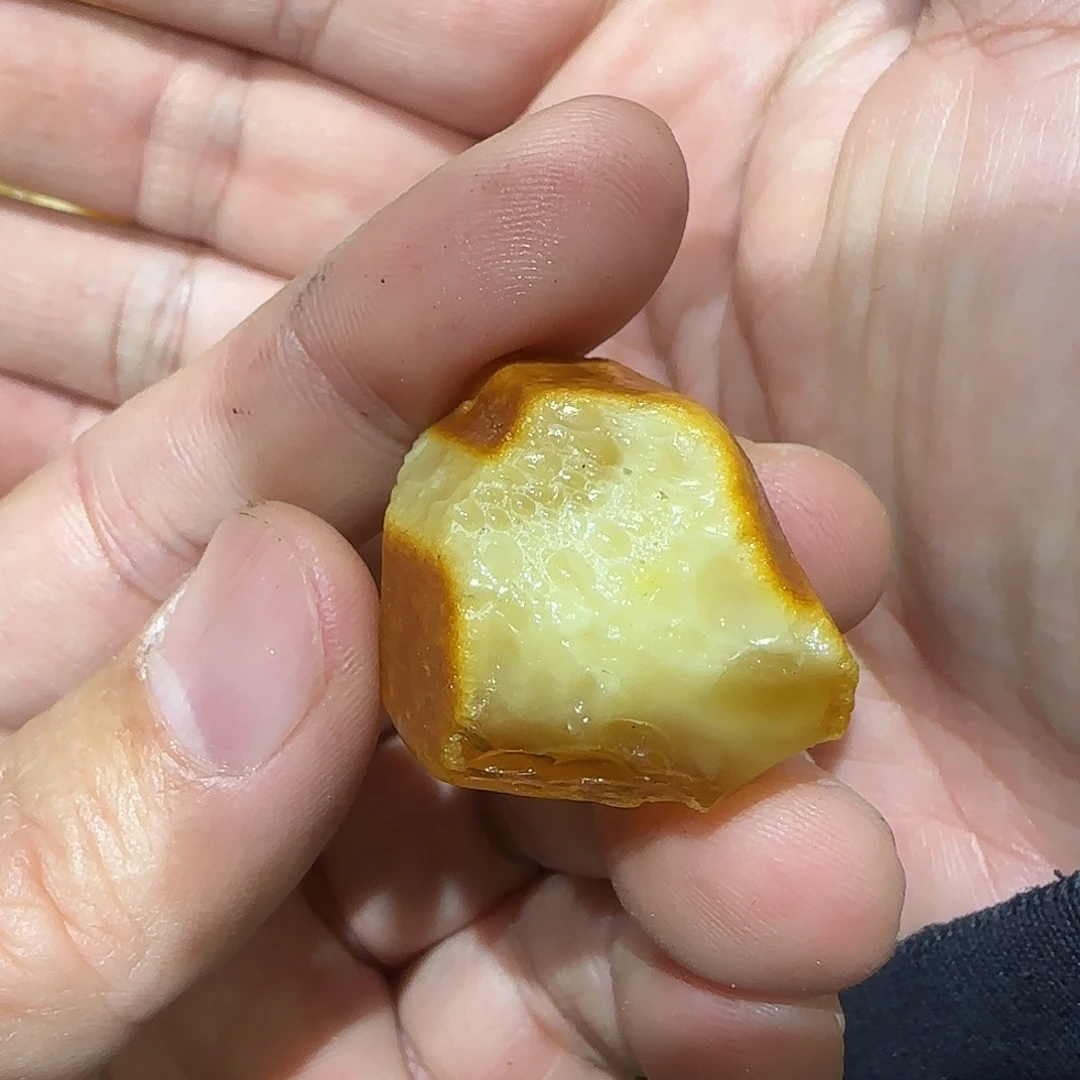 定制琥珀未镶嵌蜜蜡