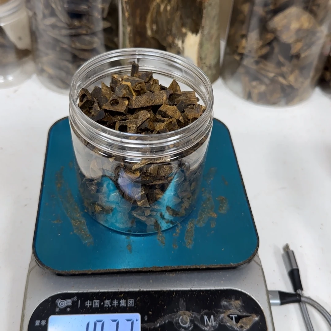 宝***合沉香碎屑沉香海南透顶绿102克