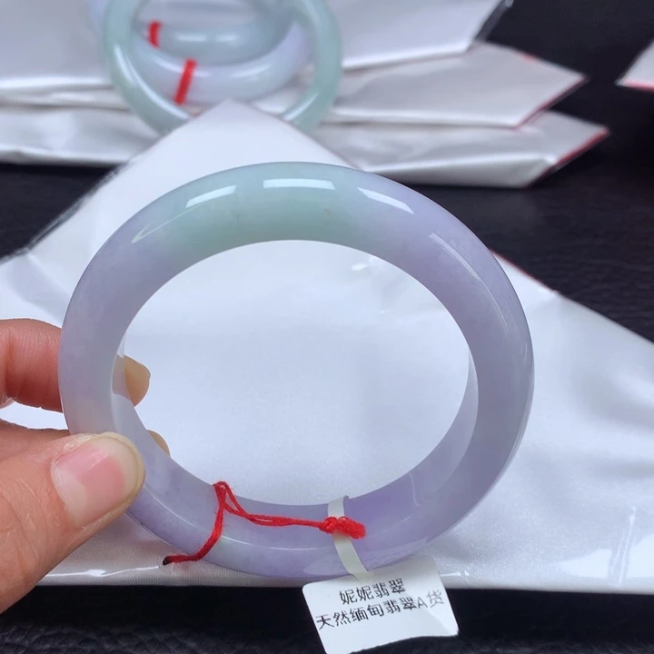 翡翠手镯未镶嵌60圈