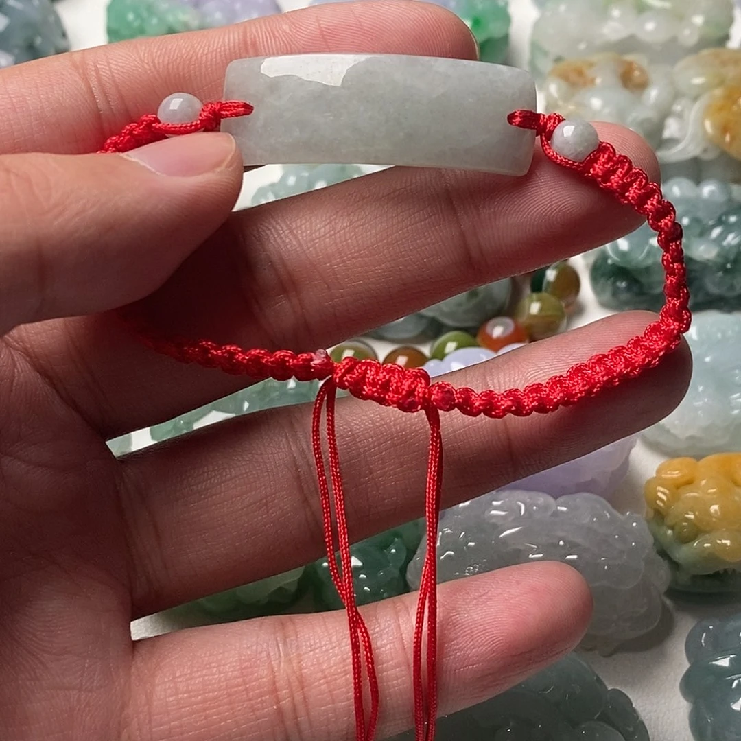 翡翠未镶嵌颈饰貔貅