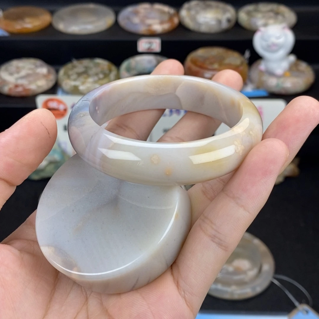 石英质玉手镯未镶嵌
