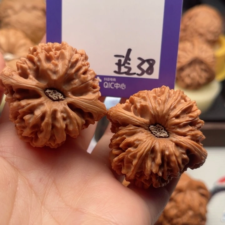 吊坠文玩核桃戴*七文玩核桃38