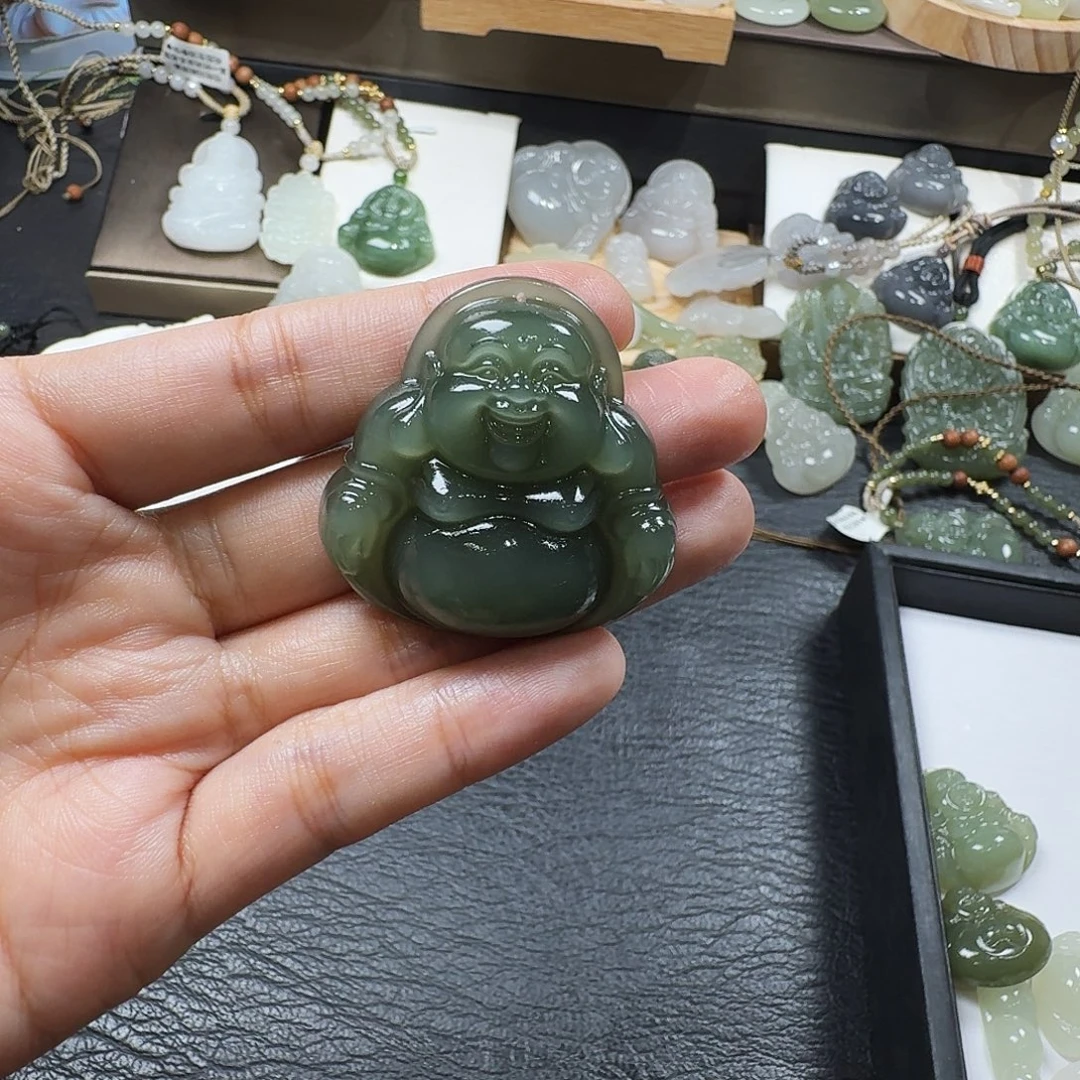 南***狼和田玉未镶嵌颈饰