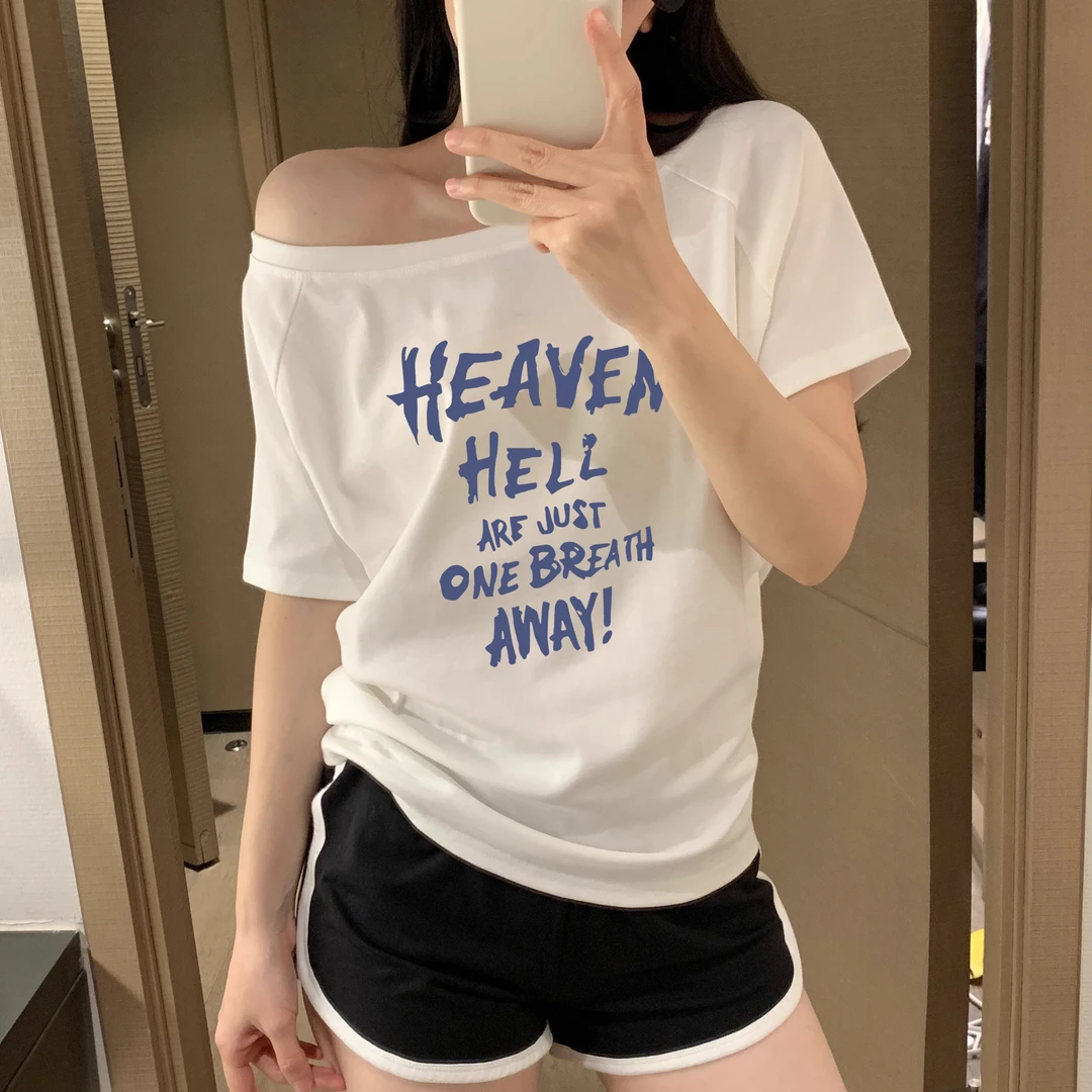 一字肩短袖T恤女装夏季宽松百搭露肩印花辣妹设计感斜肩上衣女