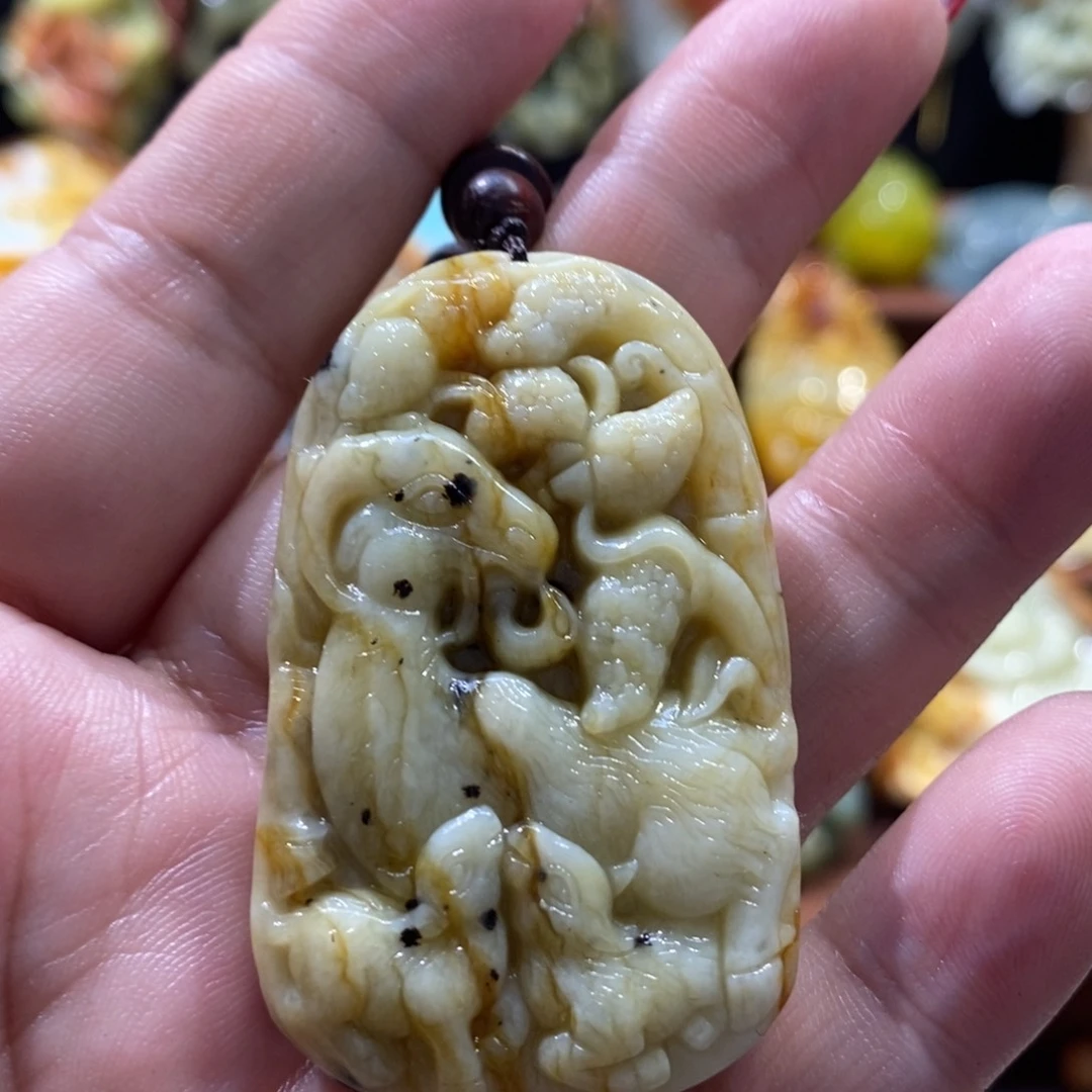 蛇纹石玉颈饰未镶嵌