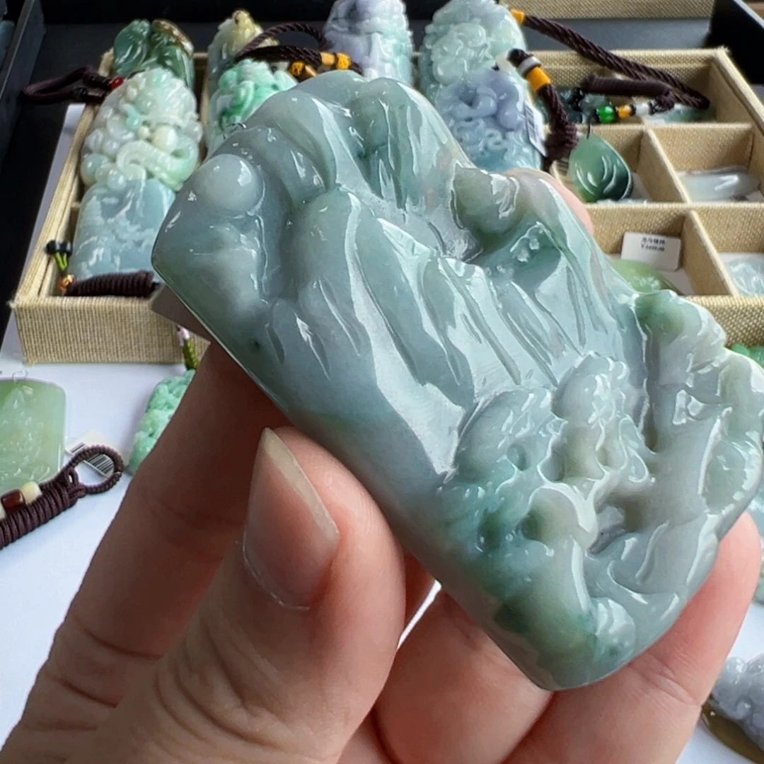 翡翠未镶嵌颈饰山水