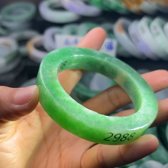 定制翡翠未镶嵌翡翠手镯