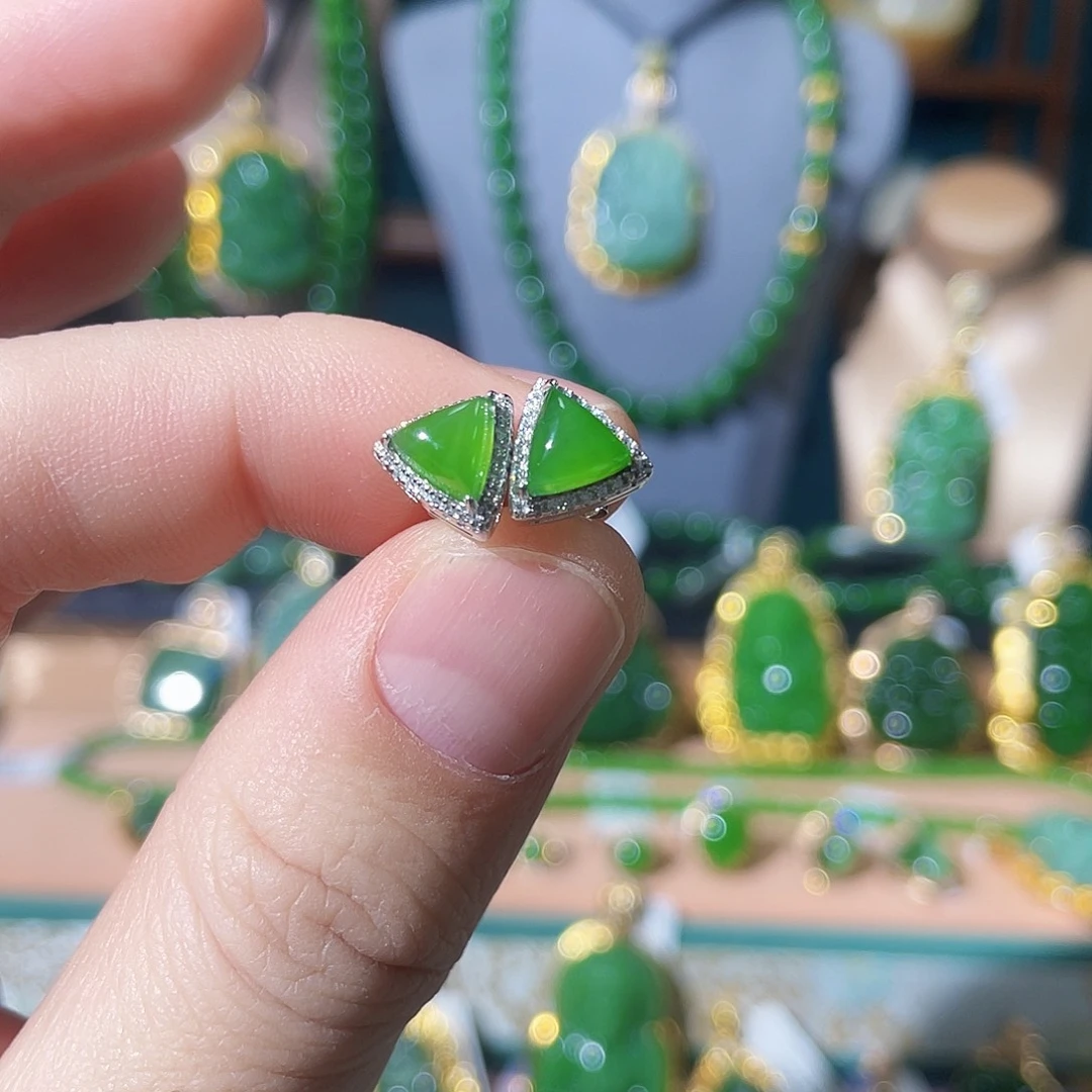 和田玉（碧玉）耳钉未镶嵌