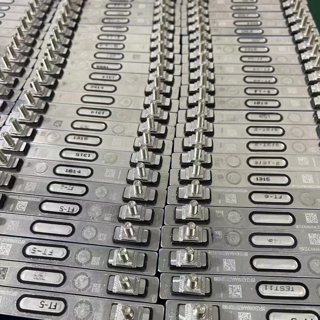 比亚迪3.2V26安高倍率,放电瞬间25C持续10C  尺寸20-130-173