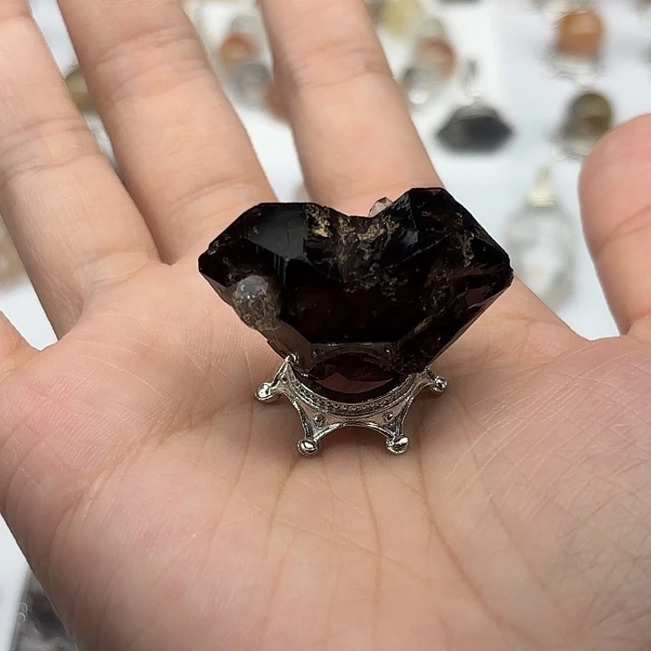 未镶嵌颈饰水晶（元宝型）深茶闪灵钻