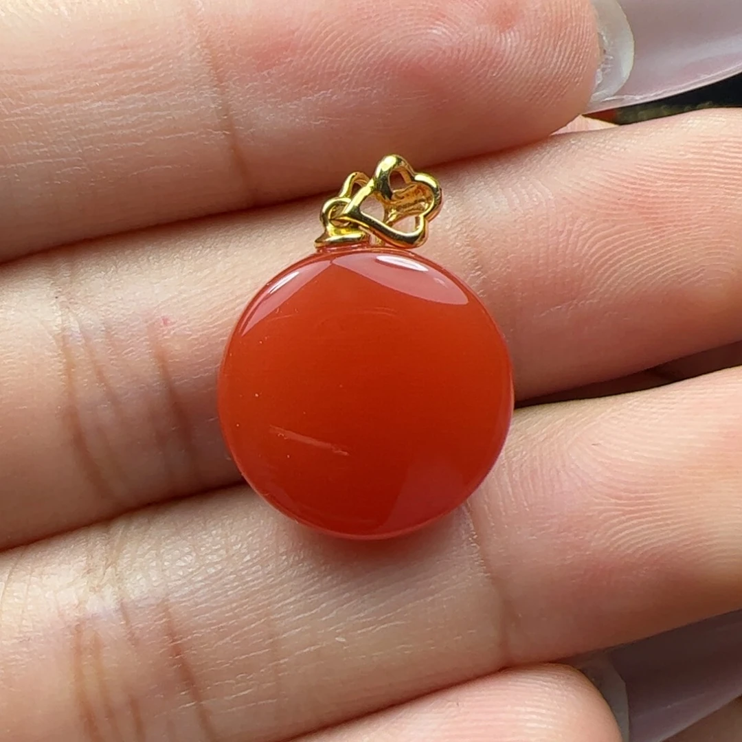 18K金镶嵌吊坠南红玛瑙