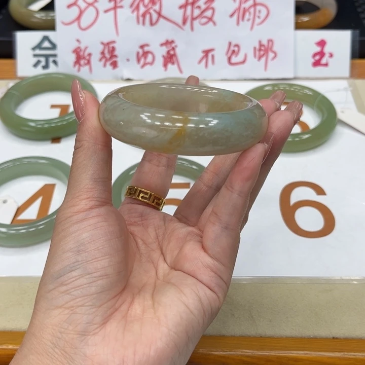 未镶嵌手镯石英质玉余****
