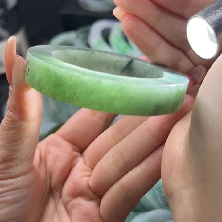 定制翡翠未镶嵌手镯