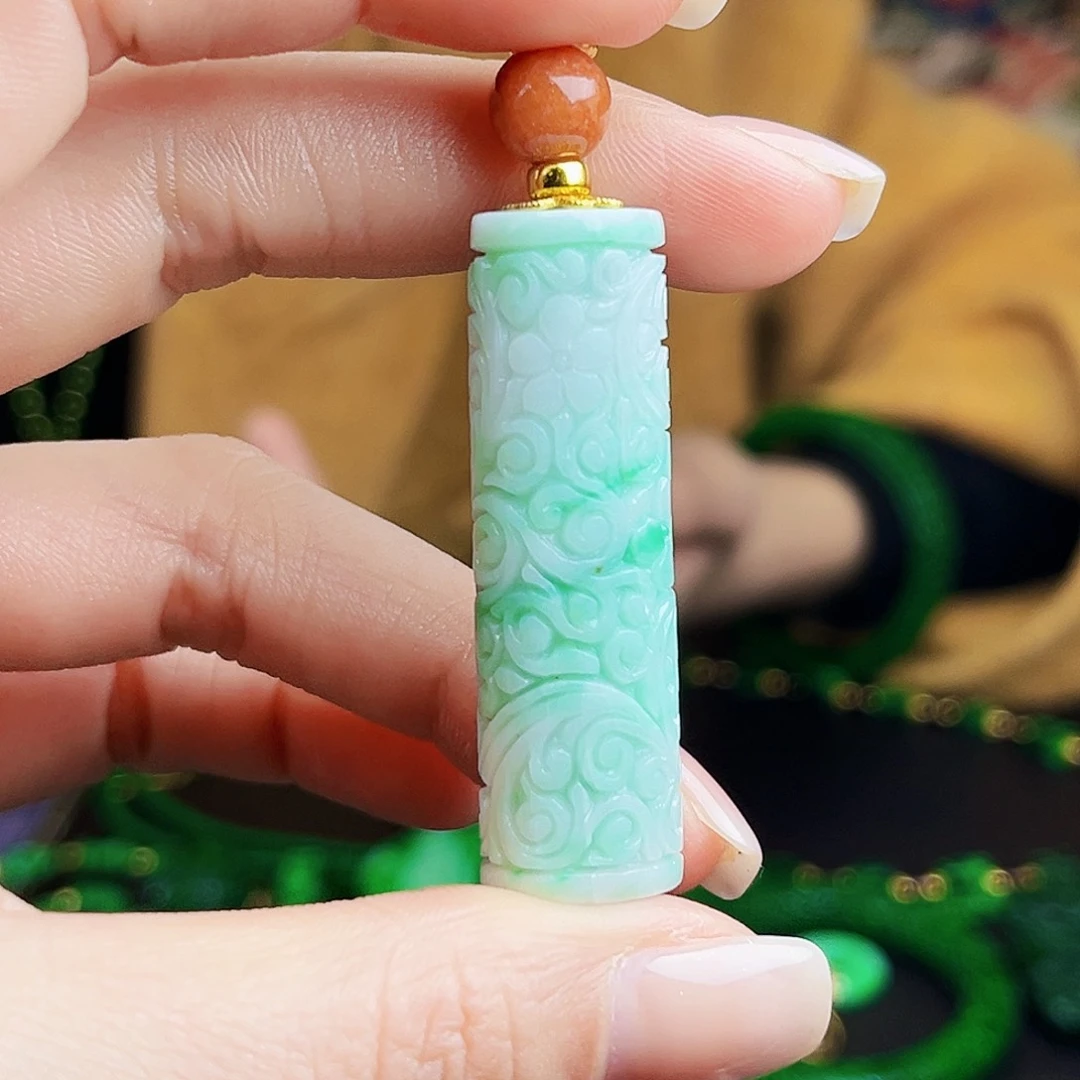 颈饰未镶嵌翡翠多样性