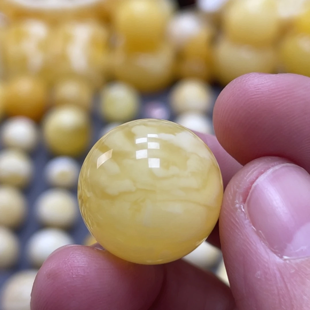 蜜蜡未镶嵌裸石19mm瑕疵