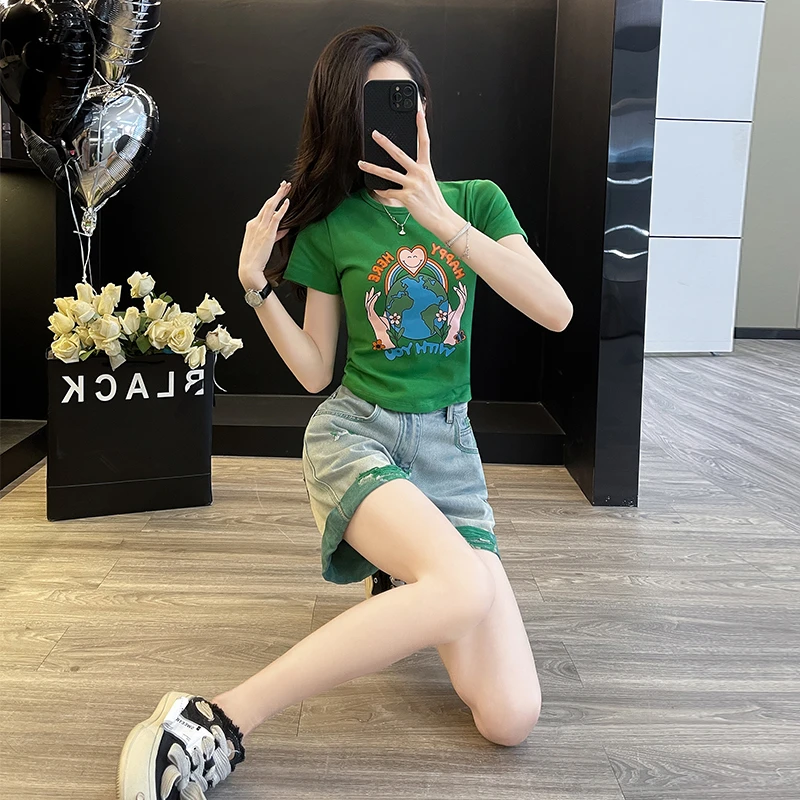 多巴胺绿色休闲运动套装女夏小个子炸街减龄洋气短袖牛仔短裤套装