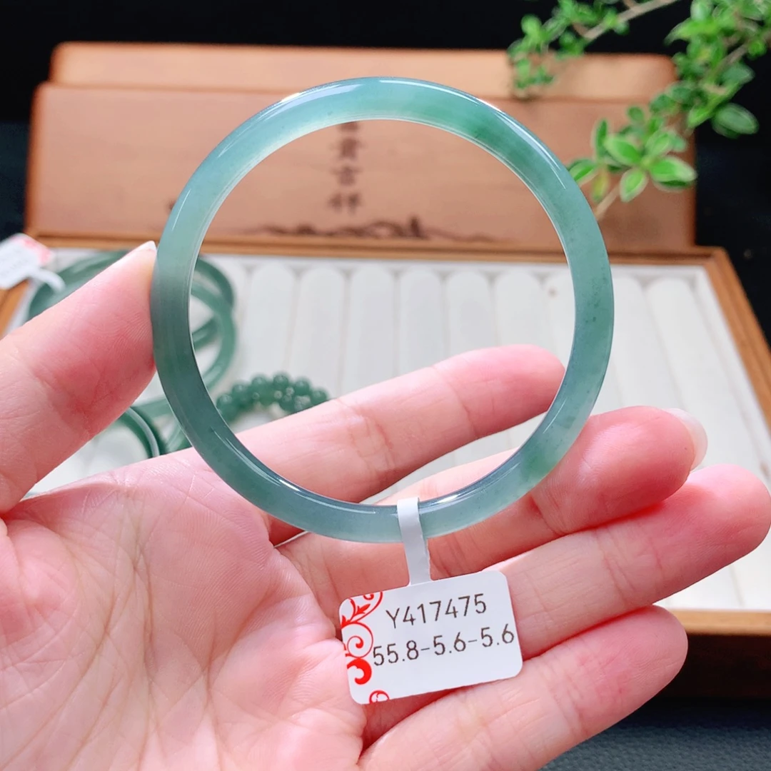 未镶嵌手镯（圆镯）翡翠