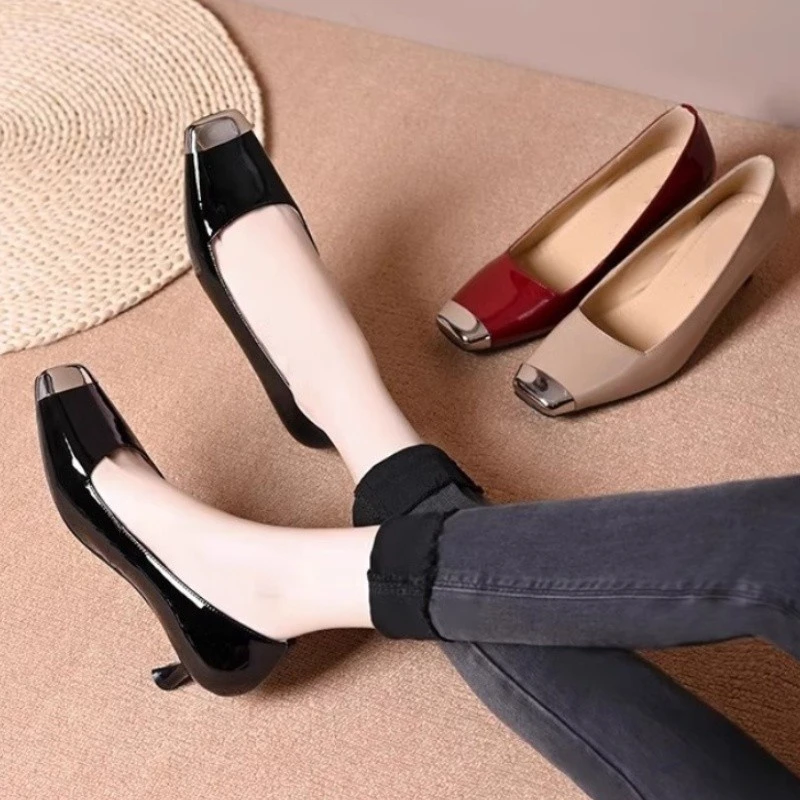 法式简约金属小方头浅口单鞋女2025春秋新款优雅酒红色漆皮高跟鞋