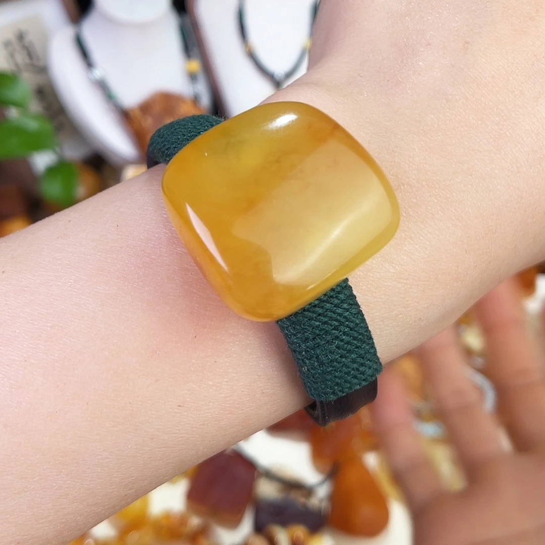 琥珀珠宝奇石未镶嵌，