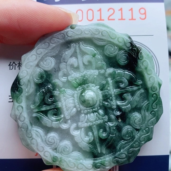 翡翠未镶嵌颈饰一