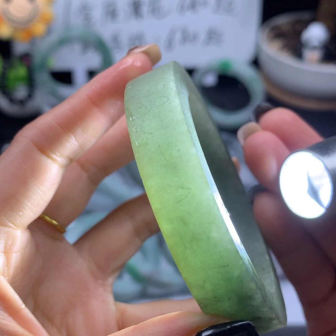 定制翡翠未镶嵌手镯