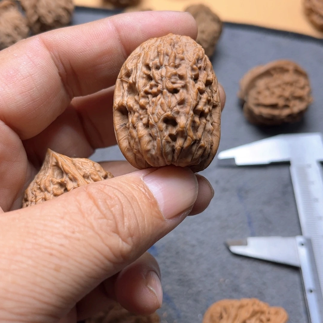 G***o文玩核桃吊坠野生