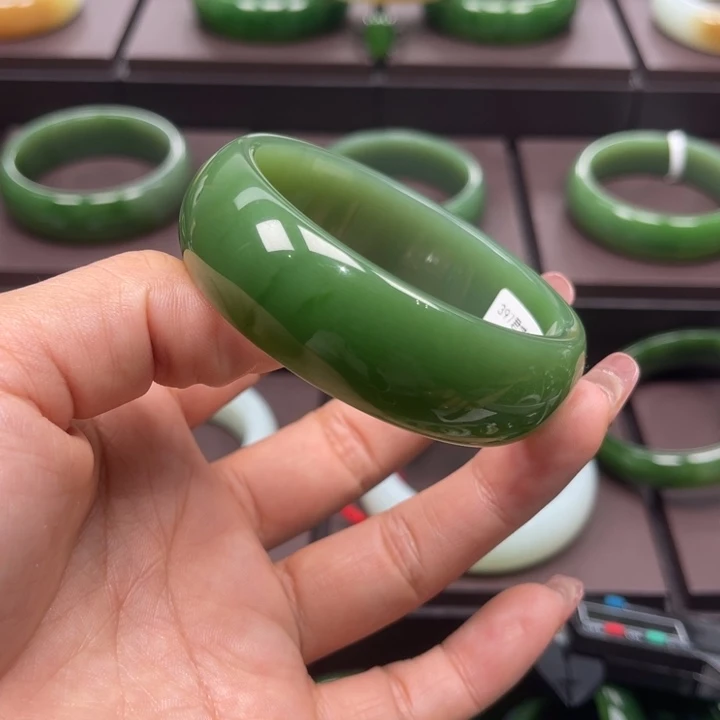 和田玉（碧玉）未镶嵌手镯