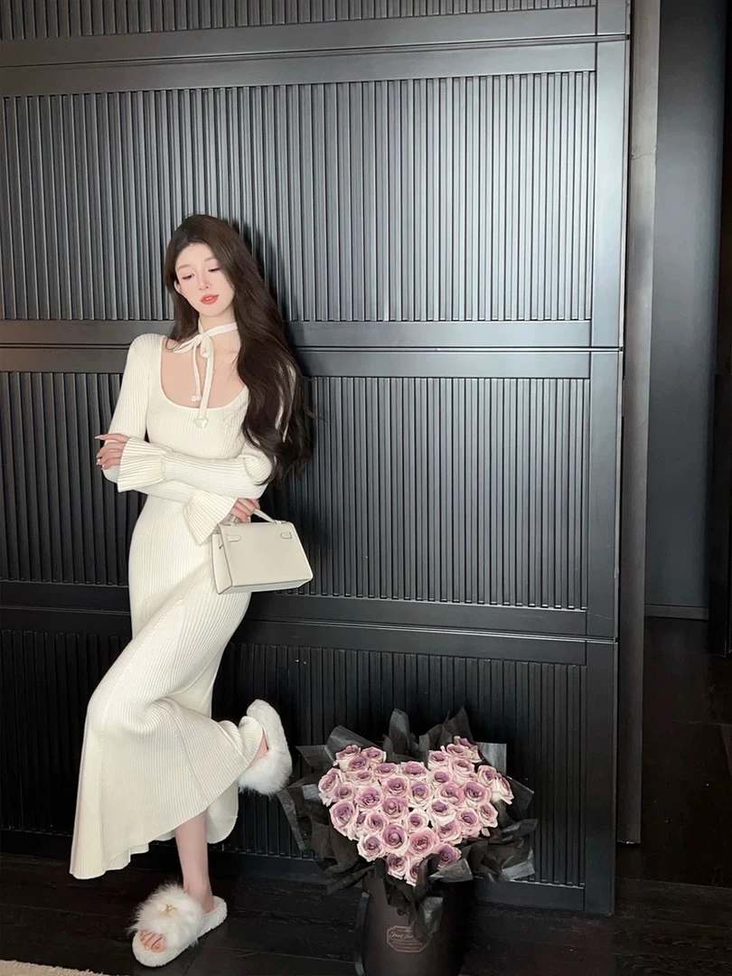 周周家新款喇叭袖方领鱼尾长款连衣裙时尚显瘦气质包臀名媛网红