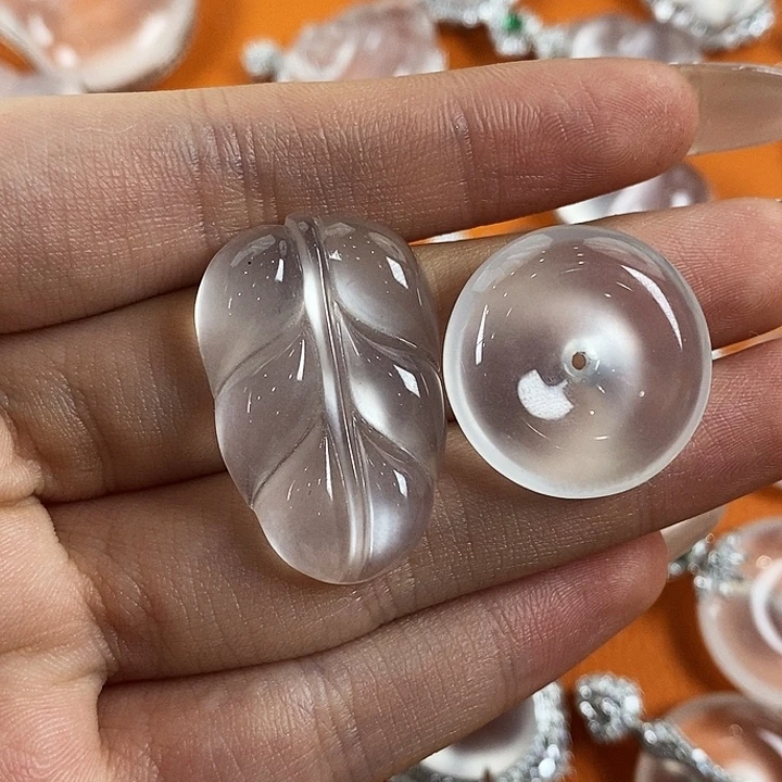 泰***青石英质玉未镶嵌颈饰