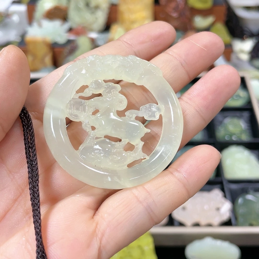 蛇纹石玉颈饰未镶嵌