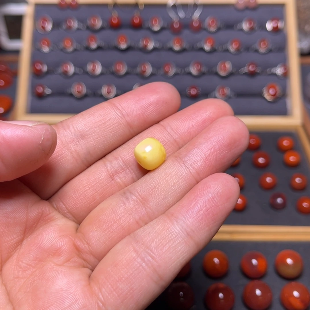 泥***娃蜜蜡未镶嵌珠宝奇石原矿俄料蜜蜡10*9mm