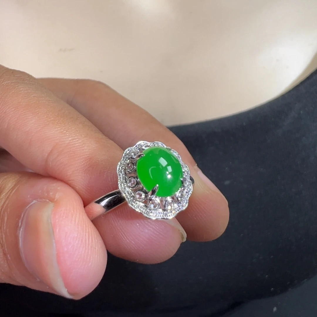 用***5翡翠18K金镶嵌戒指