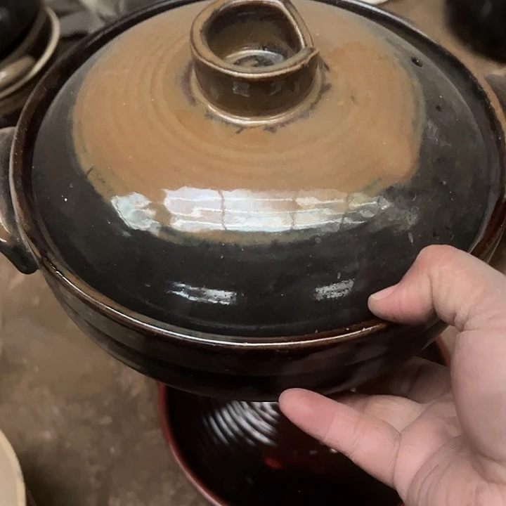 瓷粗瓷． 黑釉砂一支