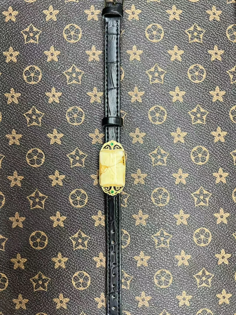 镶嵌手牌精致美观