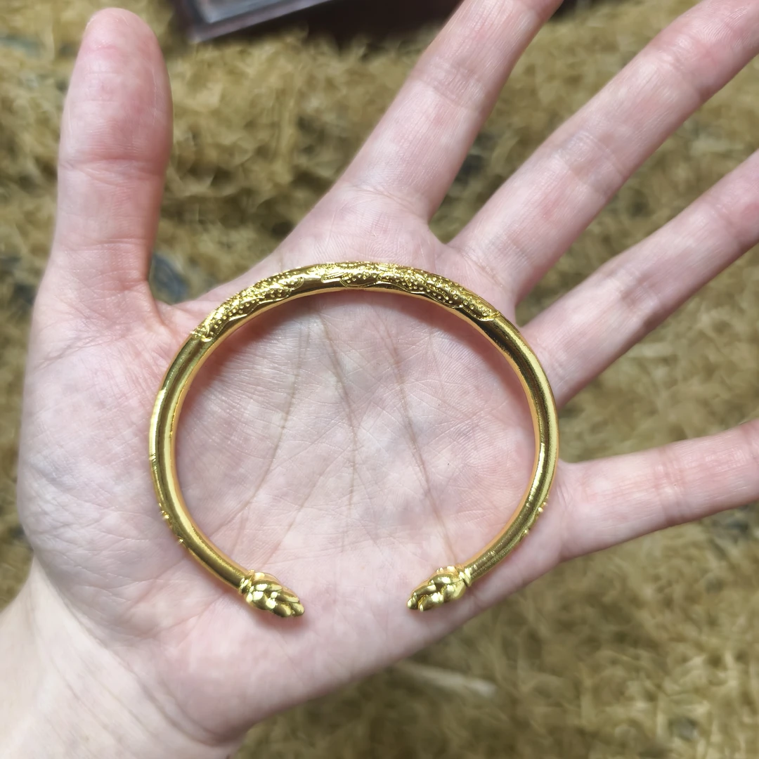 1个现代工艺品摆件ZF009现代复古摆件009