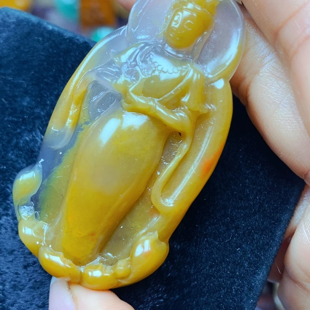 未镶嵌石英质玉（黄龙玉）颈饰