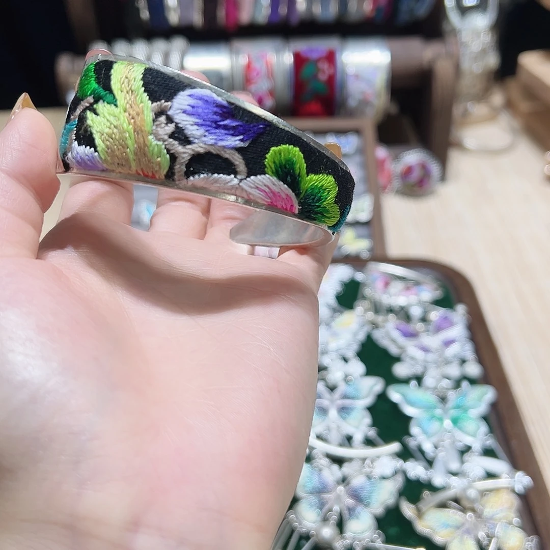 织绣手工苗银鱼手镯