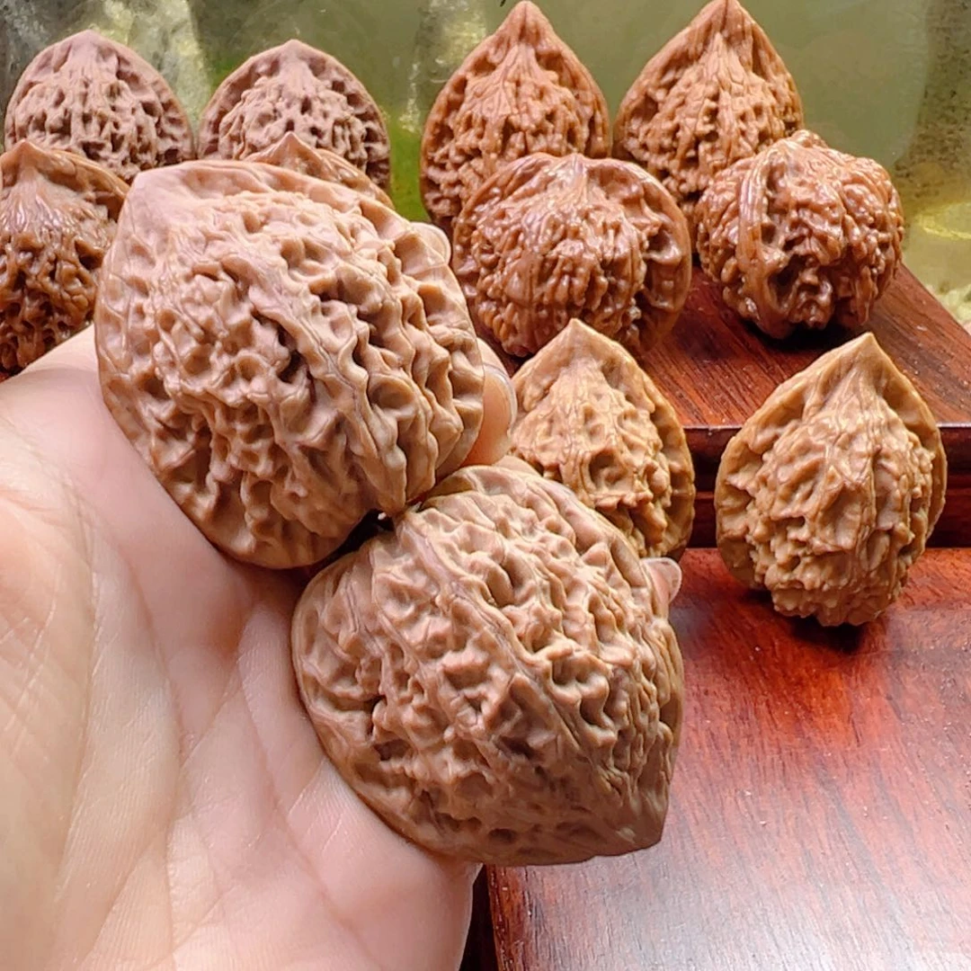 核桃鱼籽纹手把件