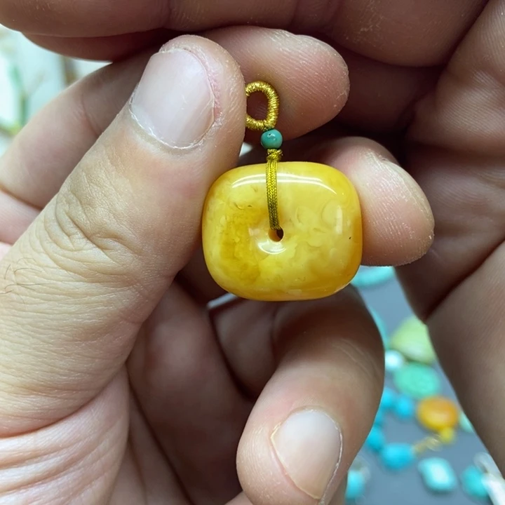 琥珀未镶嵌裸石配饰