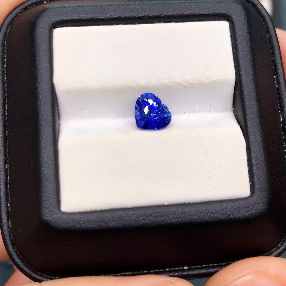 蓝宝石裸石未镶嵌1.89克拉全净浓郁矢车菊