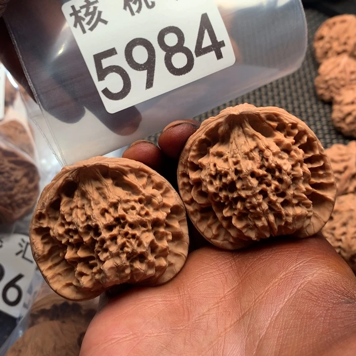 文玩核桃吊坠蛇头