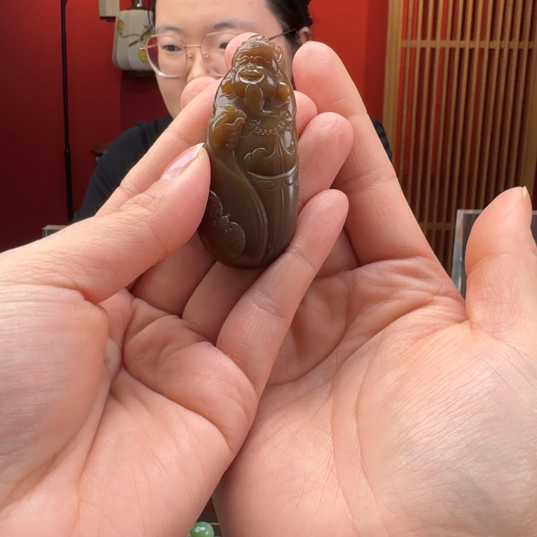 和田玉（糖玉）未镶嵌颈饰和田玉且末糖挂件