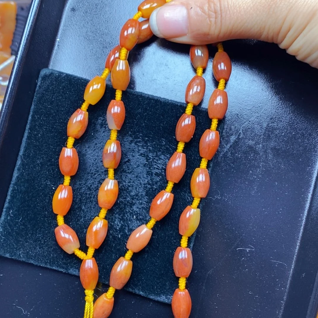 未镶嵌石英质玉（黄龙玉）颈饰