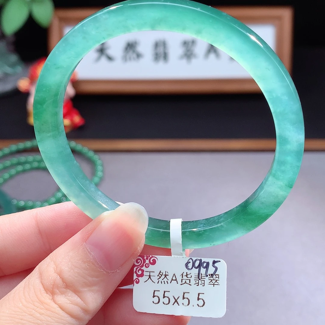 未镶嵌手镯（圆镯）翡翠