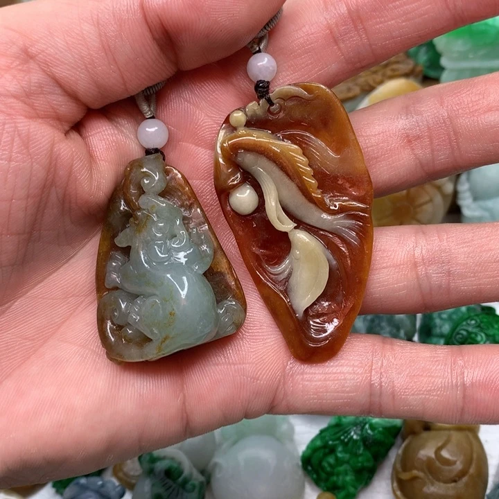 翡翠未镶嵌颈饰时***…翡翠