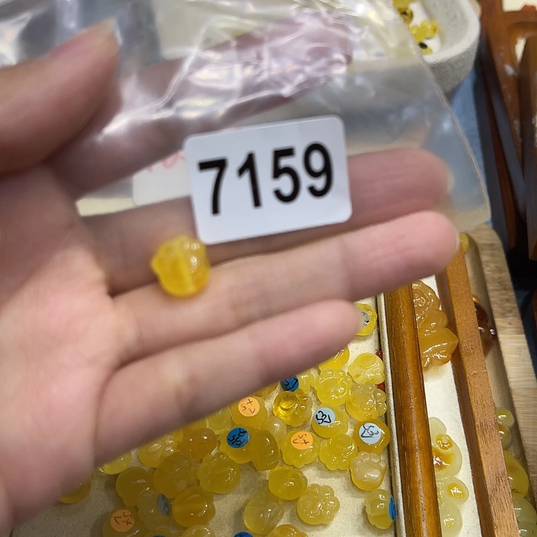 琥珀未镶嵌珠宝奇石