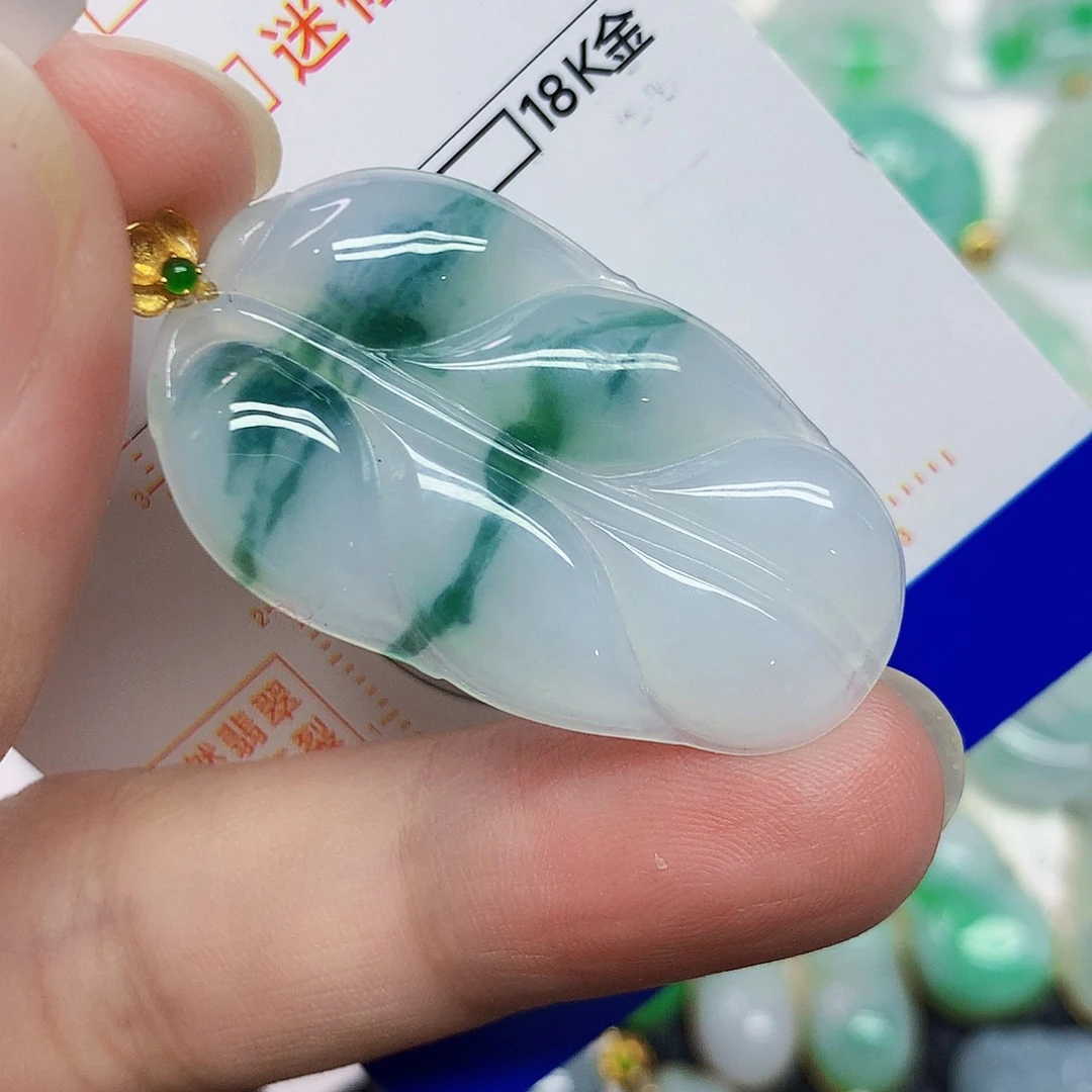 翡翠18K金镶嵌颈饰翡翠