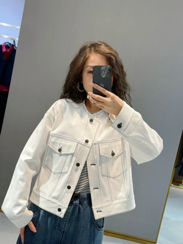 易缔媤白色夹克D43536A9038