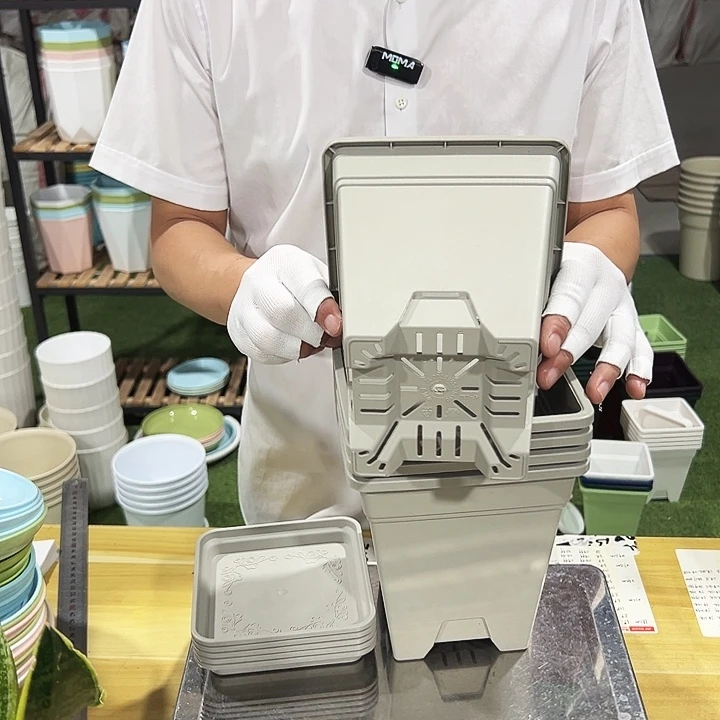 方形口16高18灰白带托5个